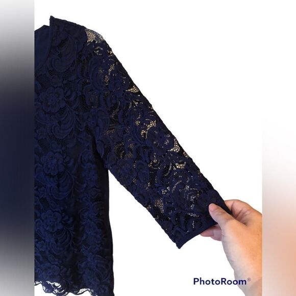 Roz & Ali Navy Lace 3/4 Sleeve Top - Picture 2 of 8